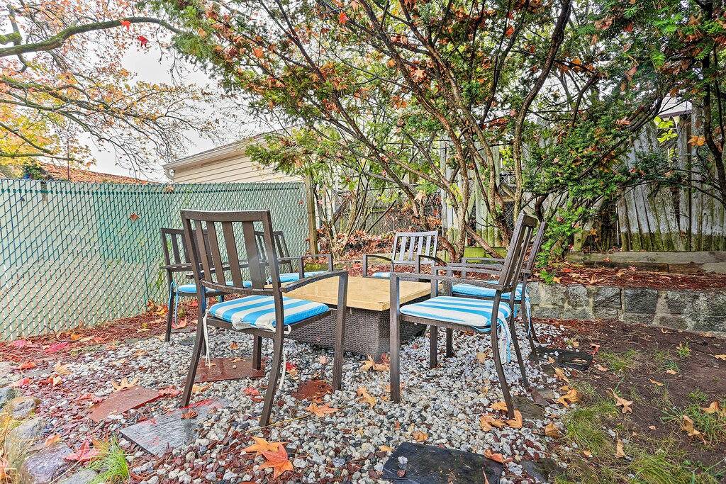 Newark Home w/ Deck & Fire Pit, 16 Mi to Nyc! in Newark, Essex County (NJ)