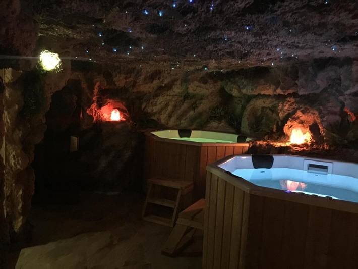 Gîte pour 2 personnes, avec Terrasse ainsi que Jardin et Sauna dans Cluj-Napoca