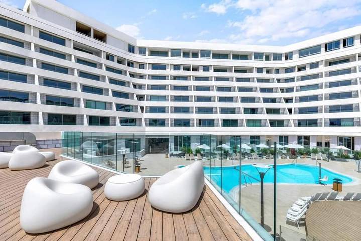Ferienwohnung für 4 Personen, mit Kinderpool und Ausblick sowie Pool und Balkon - 1