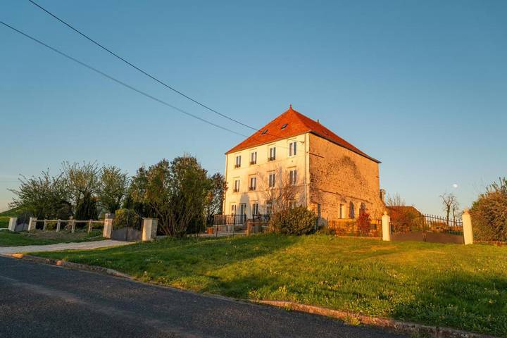 Maison de campagne pour 2 personnes, avec terrasse ainsi que jardin et vue à Laferté-sur-Amance
