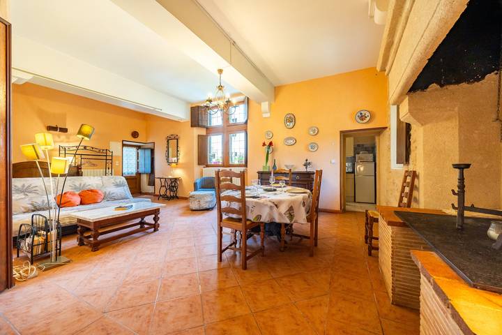 Château de Curton Cottage with Private Garden and Wi-Fi in Daignac in Daignac, Libourne region