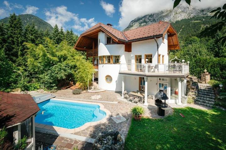 Ferienhaus für 12 Personen, mit Balkon und Terrasse sowie Garten und Pool in Sankt Martin am Grimming