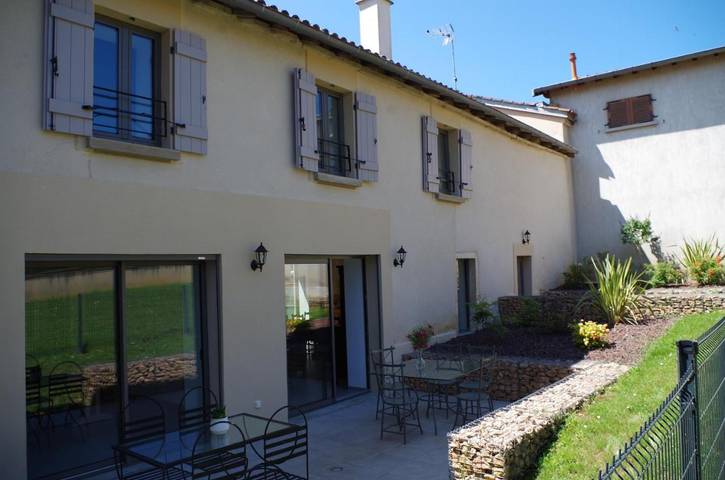 Location de vacances pour 7 personnes, avec terrasse et vue à Lugny - 4