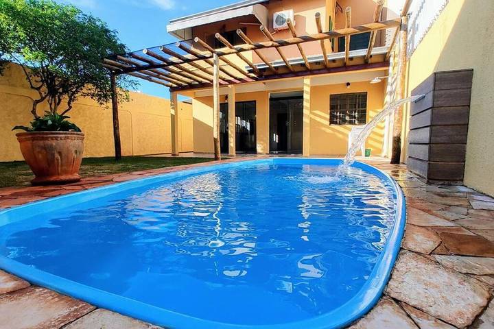 Casas e apartamentos de temporada para 10 pessoas, com jardim e balcão e ainda piscina em Campo Grande