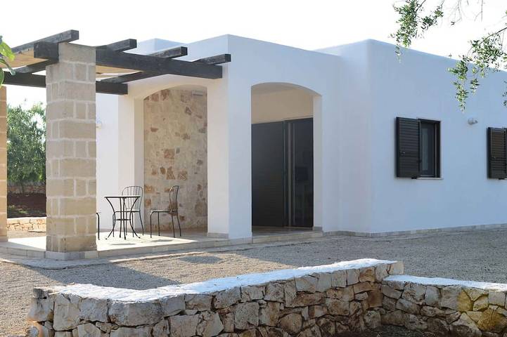 Villa for 6 people, with balcony and garden as well as pool - 1