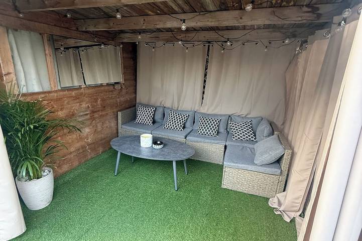 Ganze Wohnung, Cozy duplex with a garden, a playground for children, a pool, and an optional hot tub in Brétigny-sur-Orge, Essonne