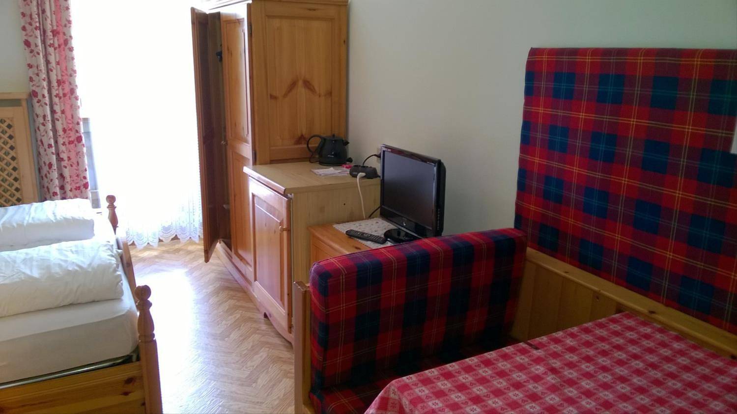 Ganze Wohnung, Camera N.2 (no kitchen) in Buchenstein, Dolomiti Superski