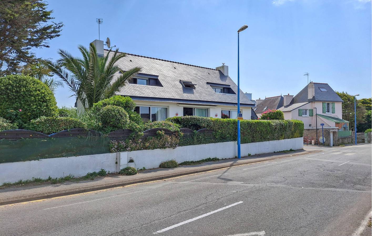 Ganze Ferienwohnung, Apartment mit Meerblick im Obergeschoss mit Parkplatz und WiFi in Clohars-Carnoët, Côte de Cornouaille