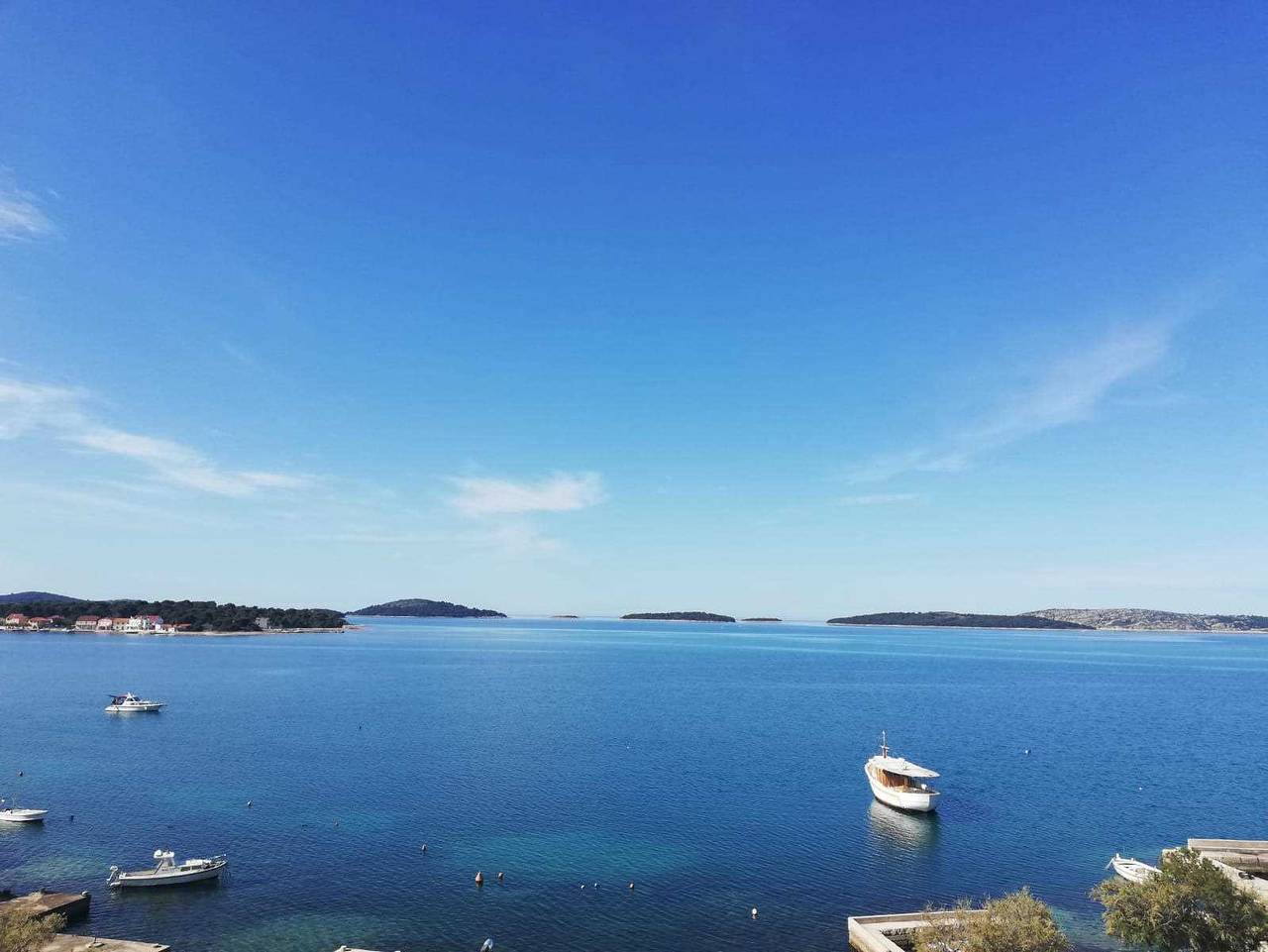 Ganze Wohnung, Strandapartment mit spektakulärem Meerblick B in Brodarica, Šibenik-Knin