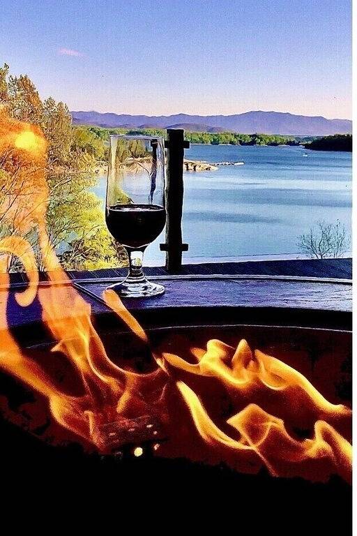 Vacation rental for 17 people, with yard in Douglas Lake