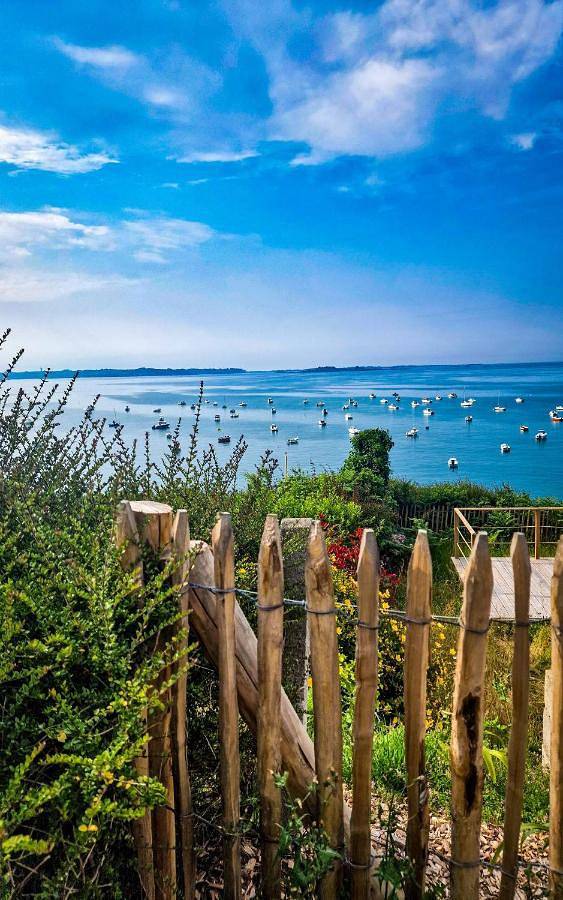 Chambre d’hôte pour 2 personnes, avec Terrasse ainsi que Jardin et Vue à Plouézec
