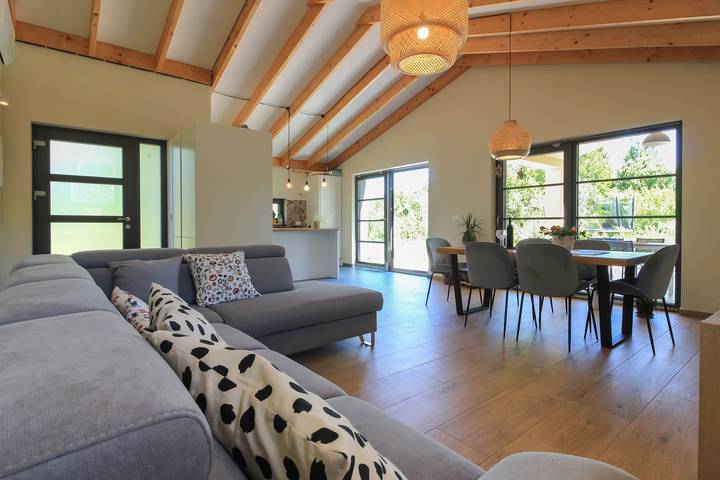 Villa für 5 Personen mit Balkon/Terrasse in Sisan, Südküste Istrien