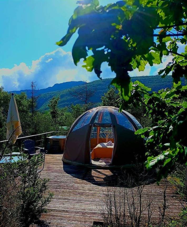 Gîte pour 2 personnes, avec Jacuzzi ainsi que Terrasse et Vue dans Lancrans
