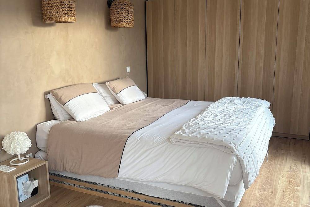 Quiet house not overlooked, air-conditioned on wooded and enclosed grounds - Parking. in Rochefort-du-Gard, Region de Nimes