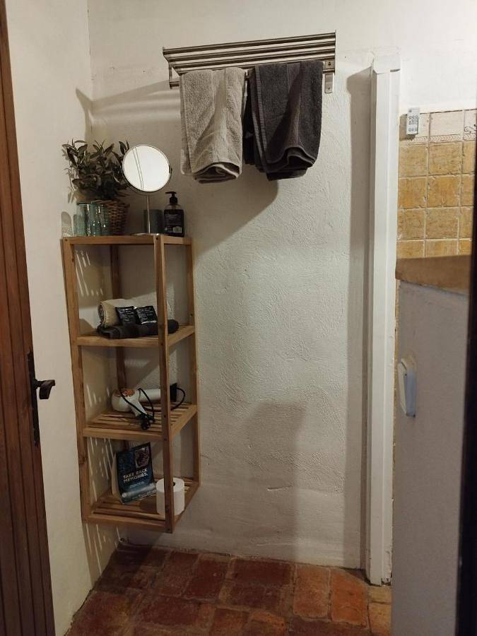 Chambre d’hôte pour 2 personnes, avec vue ainsi que piscine et jardin, animaux acceptés à Torroella de Montgrí - 4