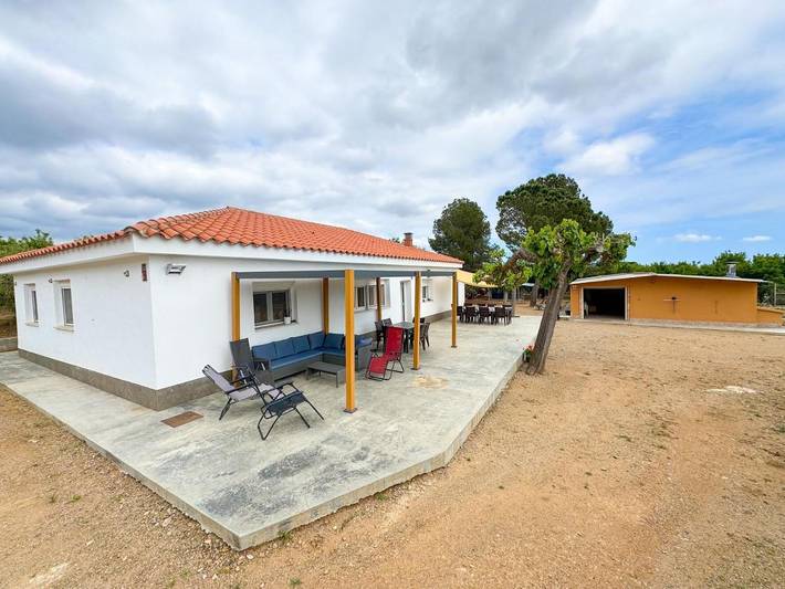 Casa rural para 15 personas, con Terraza y Jardín además de Piscina y Vistas en Reus - 4