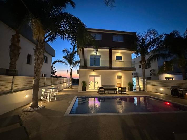 Chalet para 8 personas, con piscina además de balcón y jacuzzi - 1