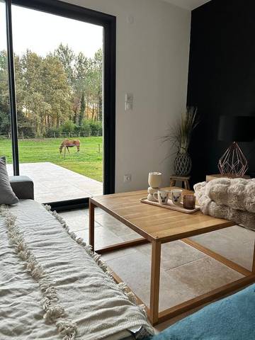 Gîte pour 8 personnes, avec jardin ainsi que vue et piscine à Lacquy