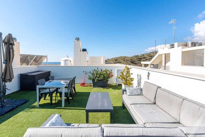 Entire apartment, Apartment 'Penthouse Berizon Benajarafe ' with Sea View, Wi-Fi and Air Conditioning in Vélez-Málaga, Costa del Sol