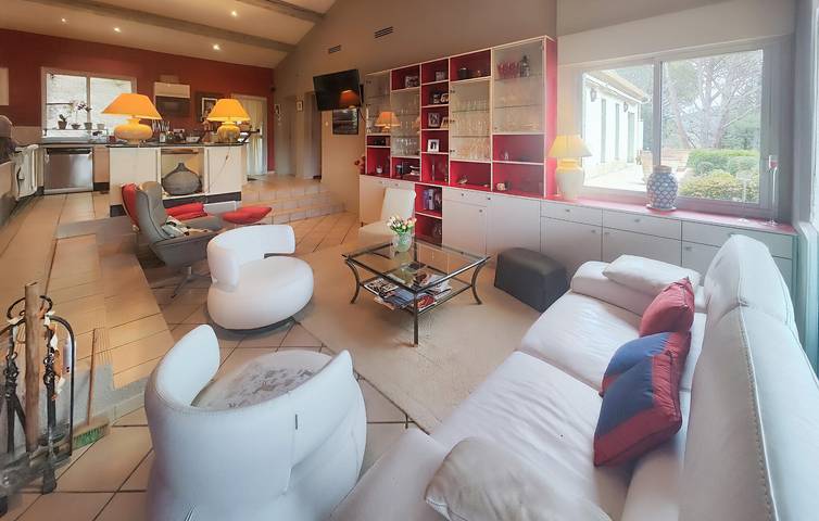 Location de vacances pour 8 personnes, avec terrasse ainsi que piscine et jardin à Cessenon-sur-Orb - 4