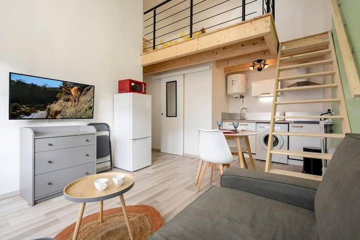 Gîte pour 3 personnes, avec Vue dans Office De Tourisme Pays D Issoire Val D Allier