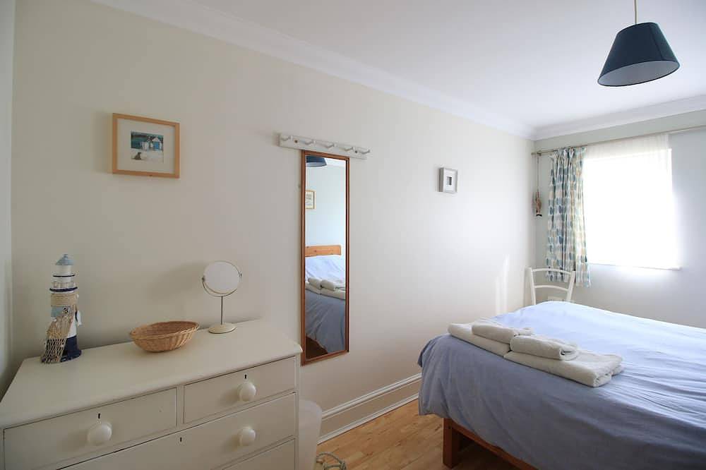 Entire apartment, Sea-Glimpse, Old Hunstanton, contemporary apartment + beach hut 500-yards to sea in Old Hunstanton, Norfolk Coast
