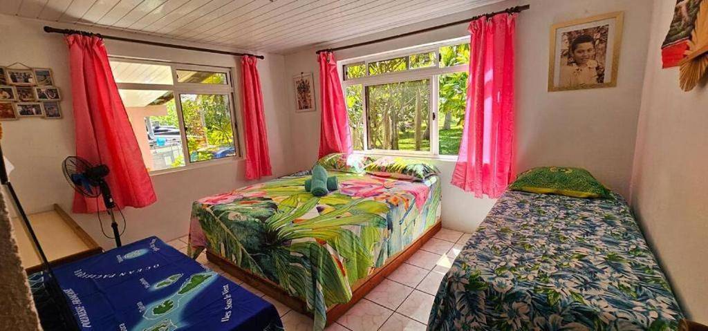 Chambre d’hôte pour 3 personnes, avec terrasse ainsi que jardin et vue