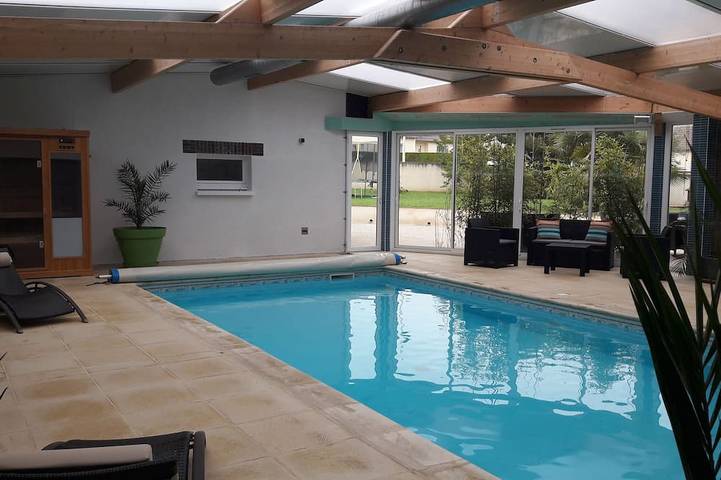 Location de vacances pour 11 personnes, avec Terrasse ainsi que Jardin et Sauna dans Vareilles (Yonne)
