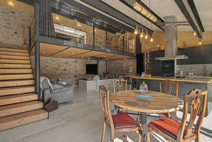 Studio entier, Le loft de Can Padrosa avec jacuzzi-spa privé in Riumors, Haut-Ampurdan