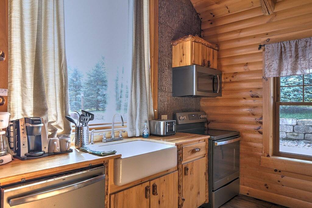 Riesige Luxuskabine - Küche, Whirlpool, Billardtisch, Arcade-Spiele - für bis zu 10 Personen in Berlin (OH), Holmes County