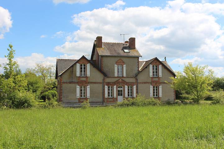 Gîte pour 12 personnes, avec jardin et terrasse, animaux acceptés à Angrie
