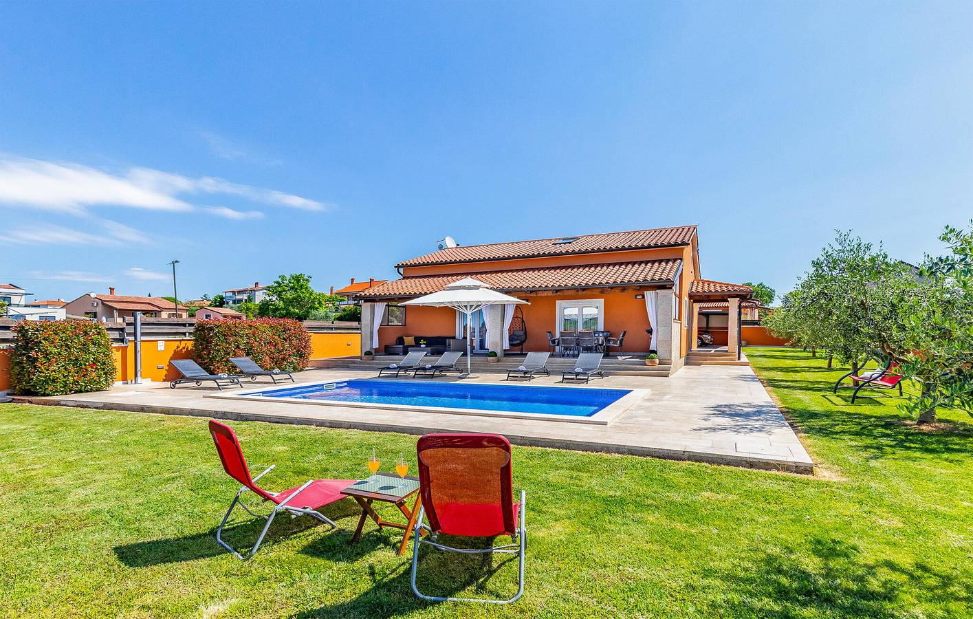 Charmante 120 m² große Wohnung mit Pool, Terrasse und WLAN in Pula-Medulin, Pula
