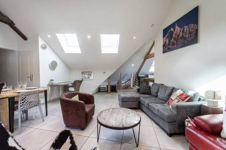 Gîte pour 8 personnes, avec terrasse et vue sur le lac, adapté aux familles à Sévrier - 3