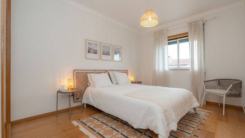 Apartamento inteiro, Amazing 2Bdr Flat W/ Terrace & Pool by Lovelystay in Buarcos, Figueira da Foz