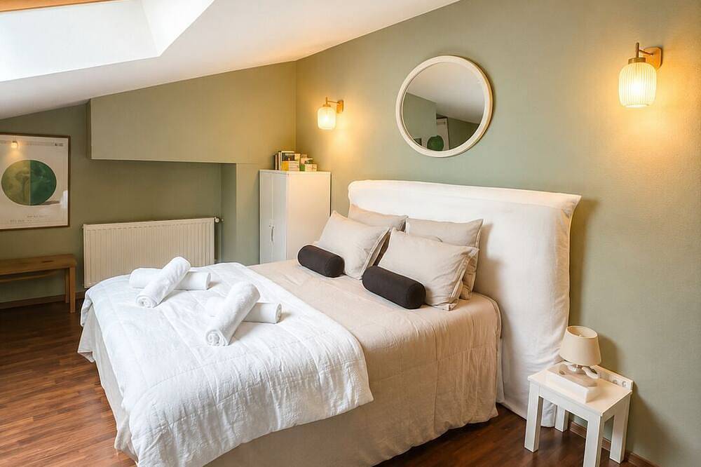 Appartement entier, La Liberté Cambrai – Terrasse privée, Home Cinéma, Parking & Expérience Premium in Cambrai, Département Nord