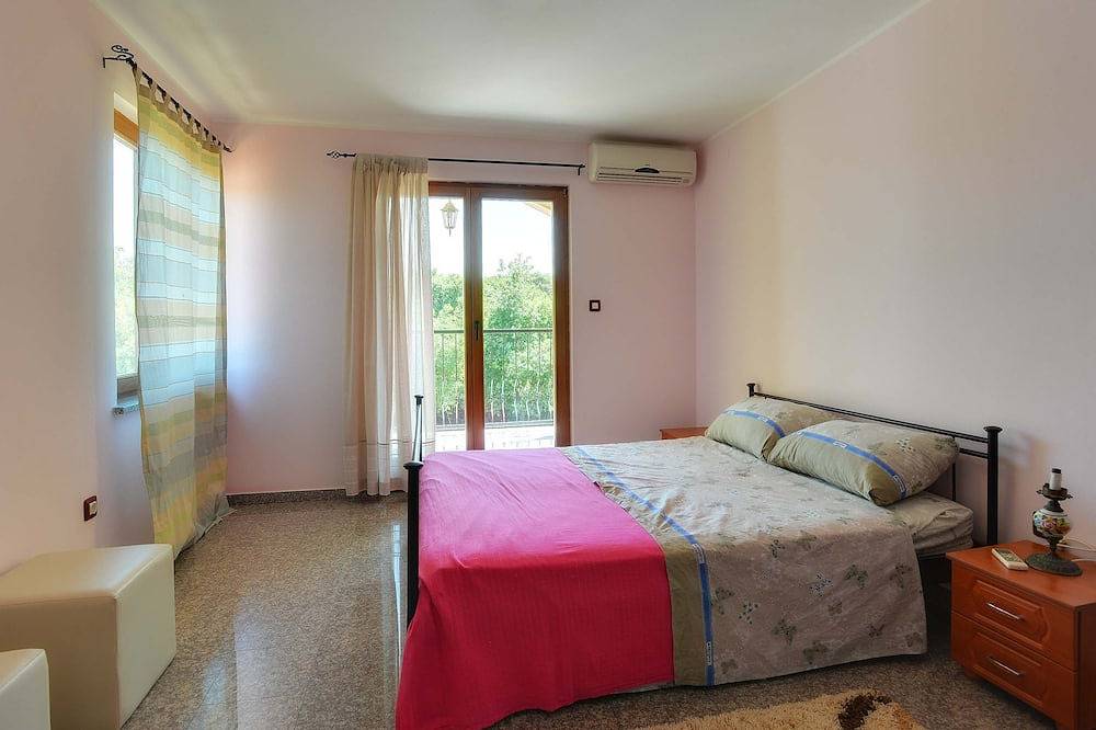 5-Sterne-Luxusvilla, naturumgeben, mit gr. Pool, ruhig, abseits gelegen in Valtura, Südküste Istrien