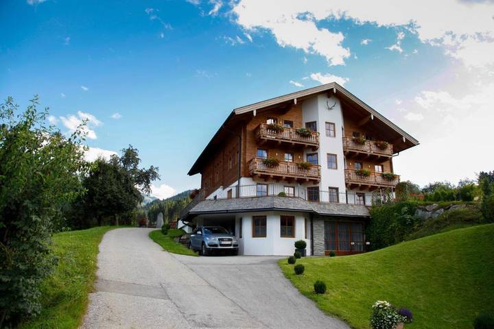 BnB für 2 Personen, mit Sauna und Ausblick sowie Pool und Garten, mit Haustier in Bischofshofen