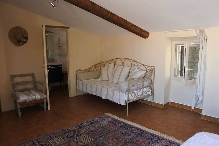 Location de vacances pour 7 personnes, avec terrasse et jardin à Saint-Martin-de-Castillon - 3