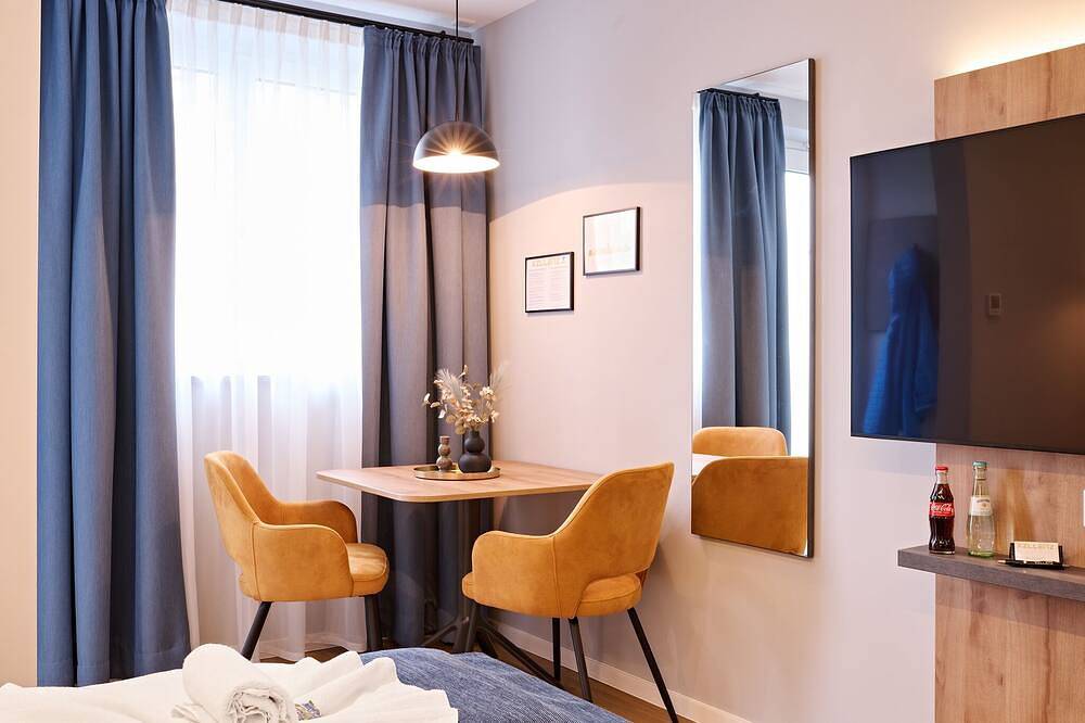 Apartamento entero, Estudio-Confortable-Baño privado externo in Núremberg, Frankenalb