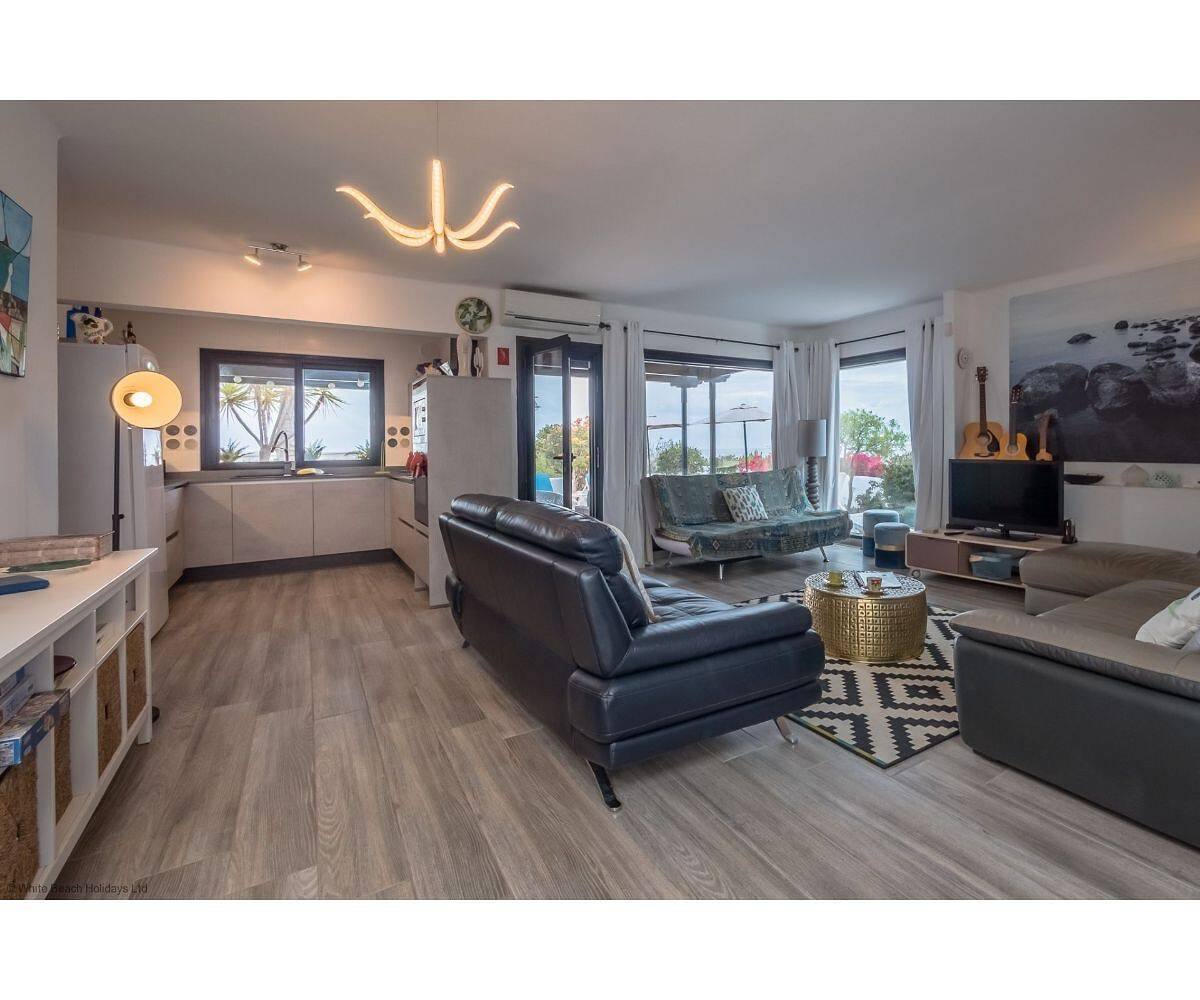 Apartamento entero, Apartamento "Puerto Chico I y J" con vistas al mar, terraza privada, piscina compartida y Wi-Fi in Playa Blanca, Yaiza