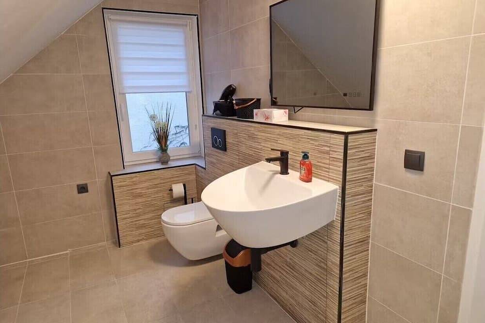 2-Zimmer-Traumwohnung, voll möbliert, nahe Frankfurt mit privater Dachterrasse in Mühlheim am Main, Landkreis Offenbach