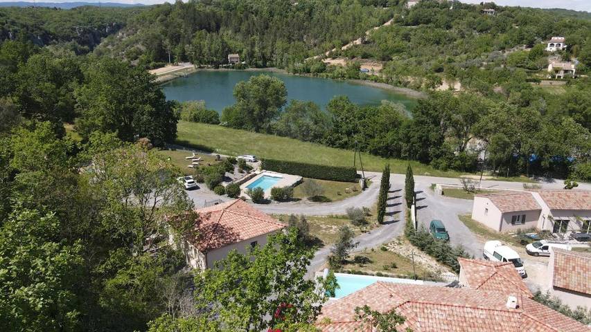 Location de vacances pour 6 personnes, avec jardin ainsi que vue et piscine à Berrias-et-Casteljau - 2