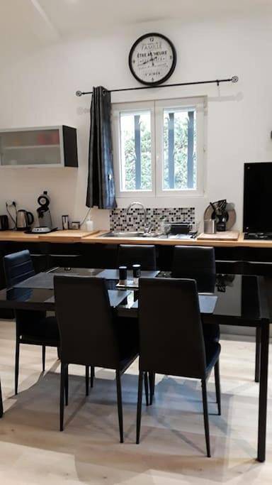 Gîte pour 4 personnes, avec piscine et jardin à Caderousse - 2