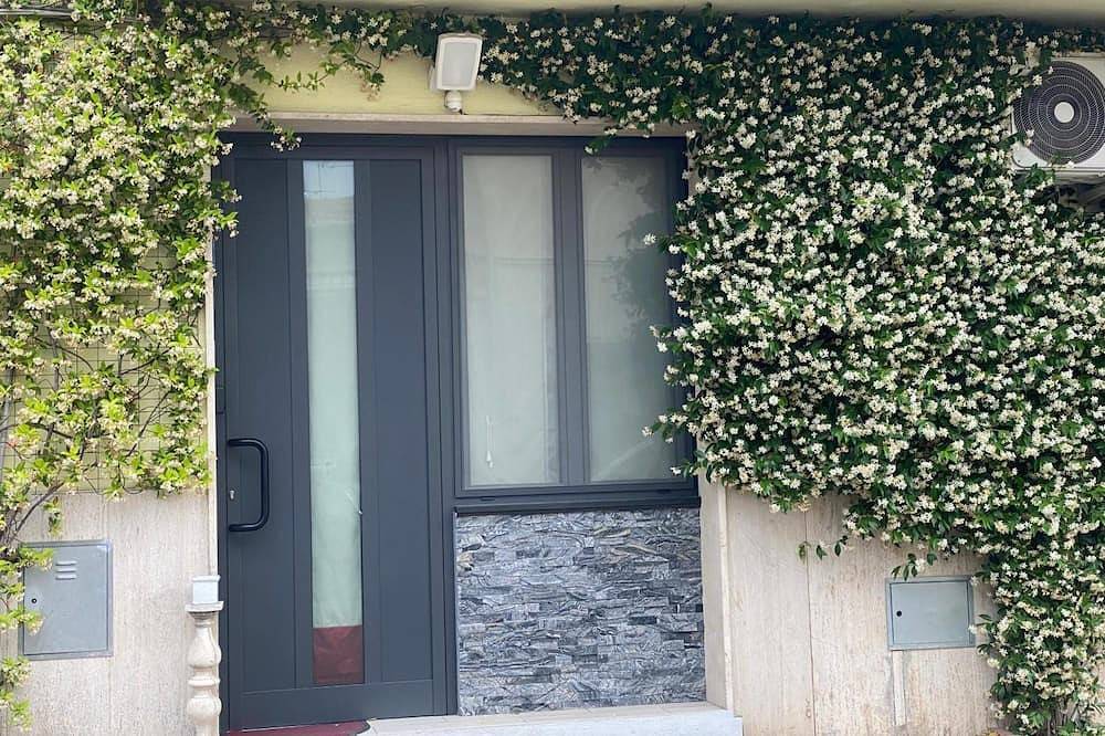 Entire apartment, Apartment 'Sweetlove' with Mountain View, Wi-Fi and Air Conditioning in Terracina, Agro Pontino