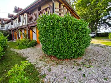 Gîte pour 6 personnes, avec vue sur le lac et jardin dans Marne