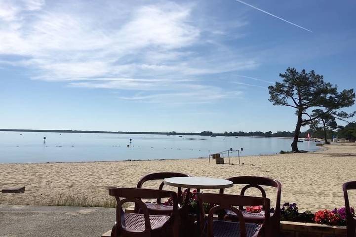 Location de vacances pour 4 personnes, avec terrasse à Carcans