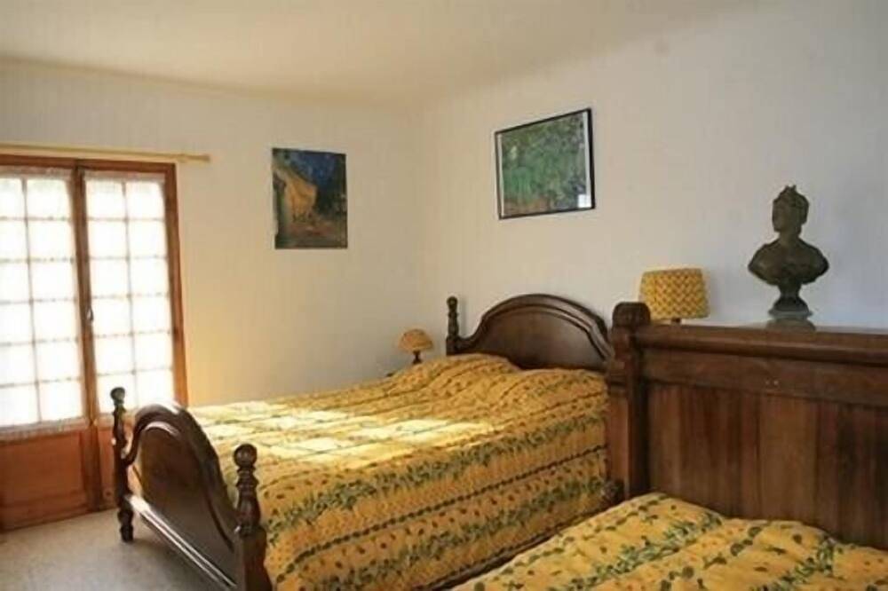 Mas provençal 6 personnes à Raphèle les Arles. Très calme. in Arles, Côte méditerranéenne (France)