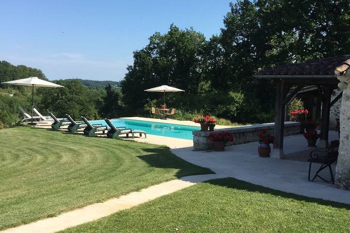 Gîte pour 6 personnes, avec jardin à Tourliac