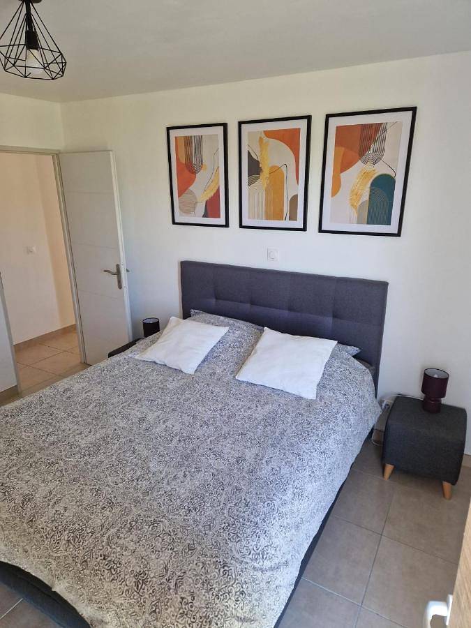 Location de vacances pour 6 personnes, avec jardin ainsi que piscine et vue à Volonne - 3