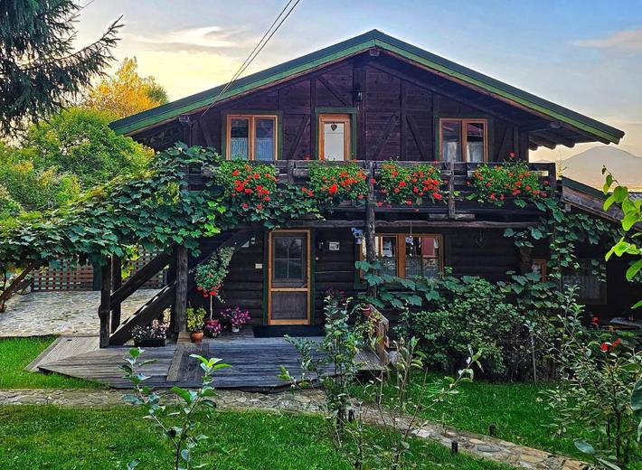 Gîte pour 8 personnes, avec Balcon et Terrasse ainsi que Jardin et Vue